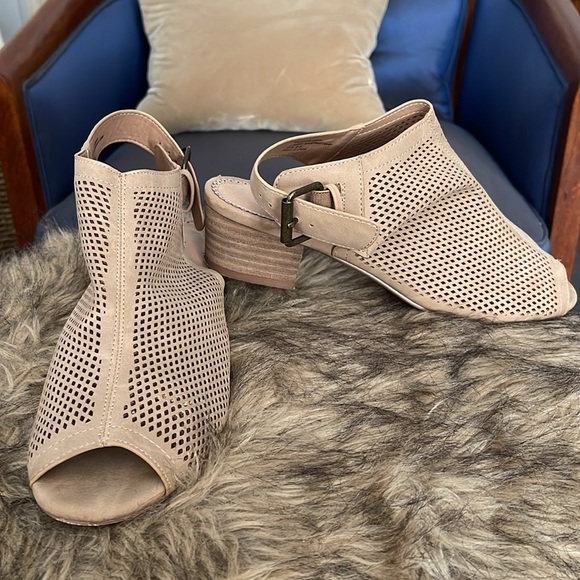 Restricted open toe shoe. Tan suede like. Woman size 8.5. Wood stack heel. - Picture 2 of 5